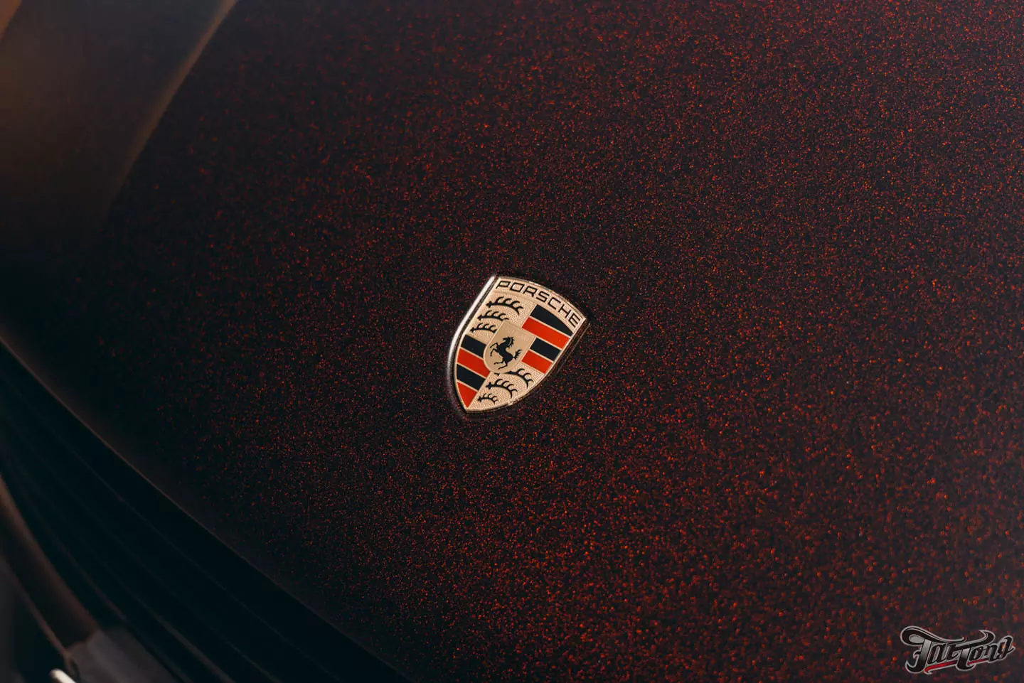 Оклеили Porsche Macan в винил от KPMF: необычный цвет с вкраплениями!
